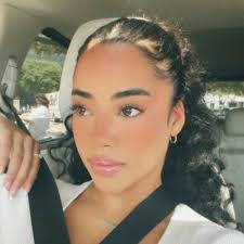 Alisha Madison's Instagram, Twitter & Facebook