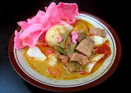 Pasti akan ada jalan untuk bisa membuat senang keluarga di rumah. Resep Lontong Sayur Padang Super Nikmat Mesin Parut Kelapa