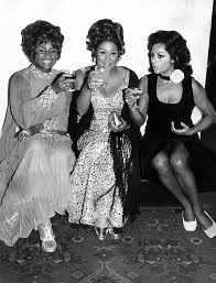 This video details the death of salsa singer celia cruz! Celia Cruz Olga Guillot Y Lola Flores Celia Cruz Latina Beauty Cuban Music