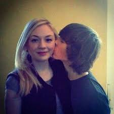 Resultado de imagem para emily kinney e namorado