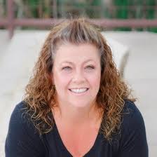 Gina Bradshaw's Instagram, Twitter & Facebook