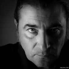 Lois Soaxe, ademáis de interpretar a Pedro Barba e ao Demo nas últimas  edicións de "A defensa da vila. María Soliña", vén participando de lonxe  nas producións de Teatro de ningures, así