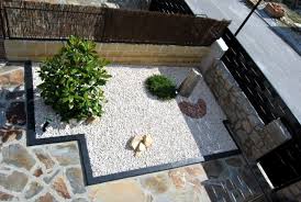 See more ideas about backyard landscaping, patio stones, garden stones. Landscaping With Stone 21 Ideas For Garden Decorations Interior Design Ideas Ofdesign