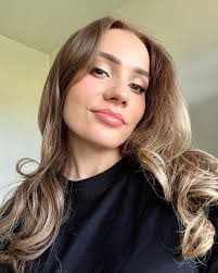 Laura (@laura.janis) • Instagram photos and videos