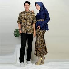 Menjual kebaya modern dengan bahan berkualitas dan terjamin mutunya. Jual Setelan Kebaya Modern Bridela Sarimbit Kebaya Couple Brukat Rok Duyung Kebaya Maroon Di Lapak Chiara Mart Bukalapak
