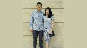 Model baju batik couple modern indonesia terbaru 2019. Inspirasi Model Baju Batik Couple Modis Untuk Pesta Kepogaul