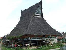 Rumah adat merupakan salah satu aset kebudayaan bangsa ini. Sudut Pandang Architect 3 Rumah Adat Karo Arisarchitect