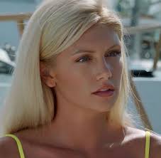 Leigh Dyer appreciation post 💛 #baywatch #hawaii #appreciationpost  #appreciation #swim Thank you @baywatcharchive for the photos ☀️