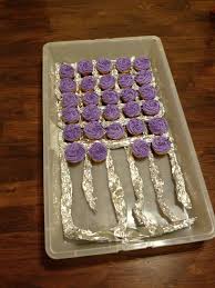 Pin By Alison Morris On Cuisine Presentation Amusantes Cupcake Carrier Diy Cupcakes Diy Wedding Cake