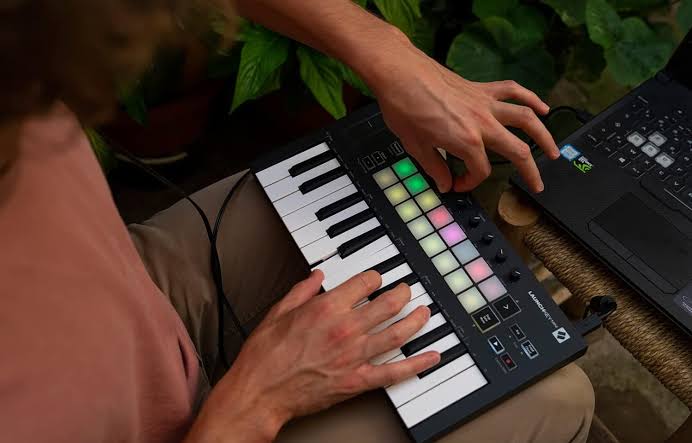Novation Launchkey Review - Best Piano Keyboards
