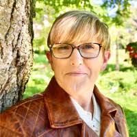 Deanna Hoffman's Instagram, Twitter & Facebook