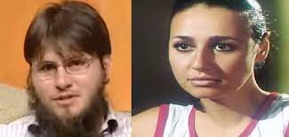 لم يكن غريبا بعد قرارها خلع الحجاب والعودة للفن أن يحدث طلاقا متوقعا بين النجمة حلا شيحة وزوجها الكندي يوسف هاريسون، بعد زواج استمر حوالي 12 عاما واثمر عن أربعة أبناء. Ø­Ù„Ø§ Ø´ÙŠØ­Ø© ØªØµØ¯Ù… Ù…ØªØ§Ø¨Ø¹ÙŠÙ‡Ø§ Ø¨Ø¥Ø¹Ù„Ø§Ù† Ø·Ù„Ø§Ù‚Ù‡Ø§ Ù…Ù† Ø²ÙˆØ¬Ù‡Ø§ Ø§Ù„ÙƒÙ†Ø¯ÙŠ Ù…Ù†Ø° Ø£Ø´Ù‡Ø± ÙˆÙ„Ù‡Ø°Ø§ Ø£Ø®ÙØª Ø§Ù„Ø®Ø¨Ø±
