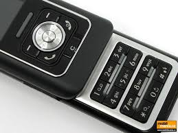 LG M6100: malá vysouvací MP3 tyčinka ...
