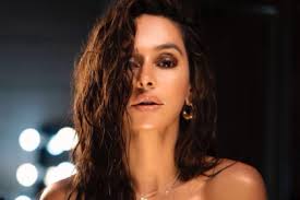 She looks amazing in saree with her indian beauty. Suntiros Get The Latest Photos Of Celebrities More