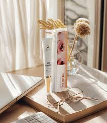 Liz Kim Cương phản ứng như thế nào khi lần đầu trải nghiệm mỹ phẩm Abe