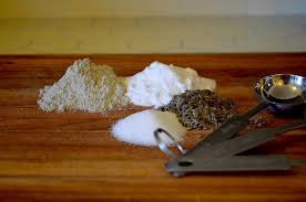 Bicarbonatul de sod poate ajuta, de asemenea, sa va pastrati gura fara bacterii care pot provoca placa si carii dentare. Pasta De Dinti Naturala Preparata Acasa