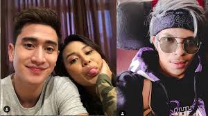 Pernikahan dilangsungkan di sebuah hotel di kawasan jaksel.read more. Diminta Pilih Atta Halilintar Atau Verrell Bramasta Ini Jawaban Aurel Hermansyah Showbiz Liputan6 Com