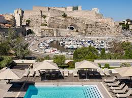 L'hôtel est situé à 1000 mètre(s) de la plage la plus proche. Radisson Blu Hotel Marseille Vieux Port Eventonline