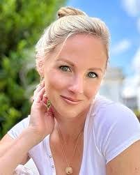 April Howe's Instagram, Twitter & Facebook