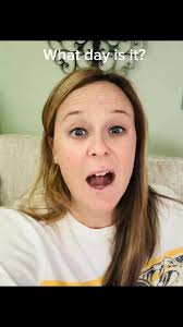 92.5 Kickin' Country