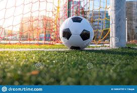 In kinderleichten texten und lustigen illustrationen, die zeigen, was sache ist. Schuss Vom Boden Der Ball Auf Der Fussball Tor Linie Stockbild Bild Von Konkurrierend Meister 168537797