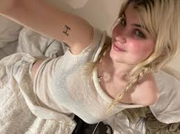 Ivy Lockhart (@clairedenisivylockhart) · Instagram 照片和视频