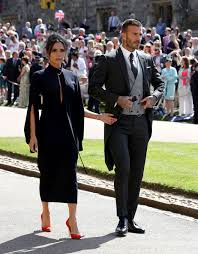 El príncipe guillermo y la duquesa kate publican fotos del bautizo de su hijo. Boda Meghan Markle Y Principe Harry Victoria Beckham Y Su Uniforme Para Las Bodas Reales Moda