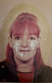 I was sure I sent this photo already but it telling me I haven't so I will  try again. This photo is of my daughter. It's the only one I have at