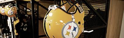 Since only one vince lombardi trophy is awarded to the team (ownership) itself. Complete List Of Nfl Teams Players With The Most Super Bowl Wins