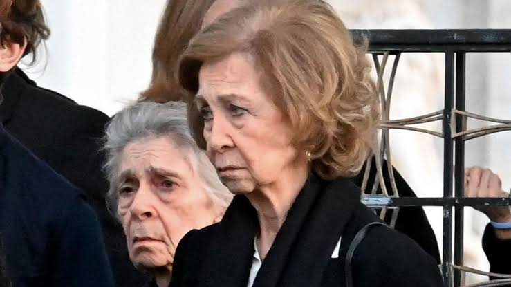 La reina Sofía, destrozada, en la muerte de su hermano Constantino