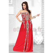 Choisissez votre tissu (mousseline de soie, brocard de soie, velour etc…) et vos ornements en mercerie et suivez le patron d'une robe droite si vous commencez dans la couture. Robe De Soiree Oriental 5a0cb5