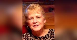 Lenora Giles's Instagram, Twitter & Facebook