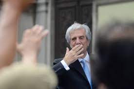 Agregó que en los últimos tiempos conversó de temas políticos y personales con el exmandatario, más allá de algunas rispideces después de una campaña electoral. Uruguay De Luto Por El Fallecimiento De Tabare Vazquez Gobierno Decreto Tres Dias De Duelo Nacional