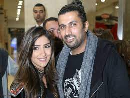 يمضي المخرج المصري محمد سامي وزوجته الممثلة المصرية مي عمر، فترة إجازة رأس السنة الميلادية ٢٠٢٠ في العاصمة البريطانية لندن. Ø£Ø²Ù…Ø© Ù…Ù‰ Ø¹Ù…Ø± ÙÙ‰ Ø£ÙƒØªÙˆØ¨Ø± Ø¨Ø³Ø¨Ø¨ Ù…Ø­Ù…Ø¯ Ø³Ø§Ù…Ù‰ Ø¹ÙŠÙ†
