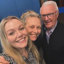 Applying intelligent stress to the brain and body with the brilliant Bernie  Clark's 50-hour Yin Yoga teaching course. Amazing content which is  delivered clearly, with gentle humor and depth. Thank you @bernieclark7528