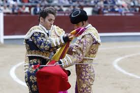 Juan Pedro cede a la maldición del azulejo | Toros | EL MUNDO