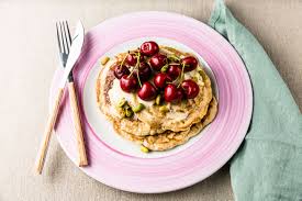 Pancakes Aux Cerises Creme Chocolat Blanc Pistaches Recettes De Cuisine Creme Chocolat Blanc Creme Au Chocolat