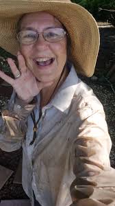 😲I Found This Today 😲😲😲 Another Vine has rooted 🌷 This is why I Dont  Weed Anymore😜 I was pulling up Rooted vines 🥴 Good Grief I have No Clue  what I'm