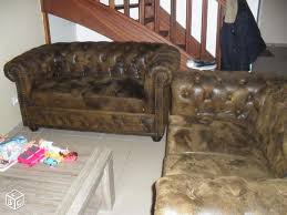 À la croisée des chemins à bazens. 2 Canapes Chesterfield Peau De Vache Ameublement Nord Leboncoin Fr Ameublement Chesterfield Canape Chesterfield