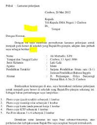 Dengan surat ini saya ingin mengajukan lamaran pekerjaan di pt bank permata indonesia yang bapak / ibu pimpin sebagai teller. Contoh Surat Lamaran Kerja Di Bank