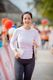 Diện lên mình những bộ xiêm y lộng lẫy, xinh đẹp nhất, bộ 3 người đẹp mai phương thúy, tú anh và khánh my trông như những nàng công chúa trong đêm dạ tiệc sang. Hoa Háº­u Mai PhÆ°Æ¡ng Thuy Cháº¡y Bá»™ Tá»« Thiá»‡n