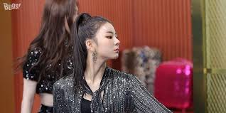 Itzy 달라달라(dalla dalla) dance practice (2020 ver.) find itzy it'z me on melon kko.to/rpnohhkjh apple music. Behind The Scenes Of Dalla Dalla Cr Bugs Itzy Lia Itzy Bad Girl Good Girl Lia