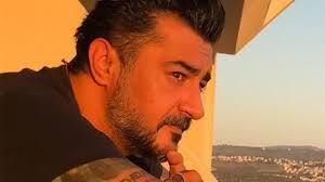 Celil nalçakan televizyondaki oyunculuk macerasına 2006 yılında 'sıla' dizisiyle başladı. Celil Nalcakan Kimdir Kac Yasinda Ve Nereli