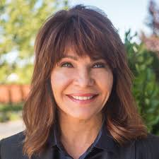 Leslie Faught's Instagram, Twitter & Facebook