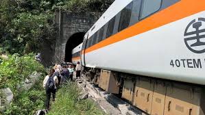 Bercerita tentang persahabatan empat sekawan; Foto Tabrakan Maut Kereta Dan Truk Di Taiwan