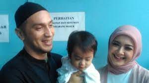 Rumpi gary iskak cerita tentang proses hijrahnya 5 3 18 part 2. Nikmati Peran Ibu Istri Gary Iskak Rela Vakum Dari Dunia Hiburan Okezone Celebrity