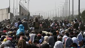 7 hours ago · twelve us service members and at least 60 afghans have been killed in two bombing attacks outside kabul's airport, according to the pentagon and afghanistan's ministry of public health. Ckg Fexmzx7nbm