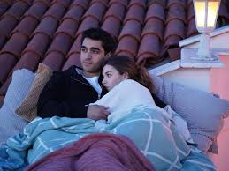 Все ради рейтингов: зачем Афра Сарачоглу и Мерт Рамазан Демир снова  отписались друг от друга | theGirl