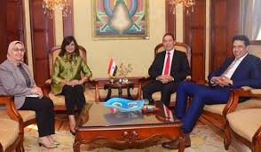هشام عاشور كان من ضمن أمهر لاعبين الأسكواش في العالم ومصنف من ضمن العشر الأوائل علي اللعبة، وبعد اعتزاله اللعبة أقيم في امريكا وانشأ أكاديمية أسكواش هناك، إلا أن بسبب ظروف الكورونا عاد مرة. ÙˆØ²ÙŠØ±Ø© Ø§Ù„Ù‡Ø¬Ø±Ø© ØªØ·Ù„Ù‚ Ù…Ù†Ø­Ø© Ø¯ Ù‡Ø´Ø§Ù… Ø¹Ø§Ø´ÙˆØ± Ø¨Ø§Ù„ØªØ¹Ø§ÙˆÙ† Ù…Ø¹ Ù…Ø¤Ø³Ø³Ø© Ù…ØµØ± ØªØ³ØªØ·ÙŠØ¹ Ù„ØªØ¯Ø±ÙŠØ¨ Ø£Ø·Ø¨Ø§Ø¡ Ø¨Ø£Ù„Ù…Ø§Ù†ÙŠØ§ Ø§Ù„Ù‡ÙŠØ¦Ø© Ø§Ù„Ø¹Ø§Ù…Ø© Ù„Ù„Ø¥Ø³ØªØ¹Ù„Ø§Ù…Ø§Øª
