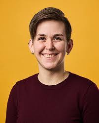 Amanda Hillegas's Instagram, Twitter & Facebook